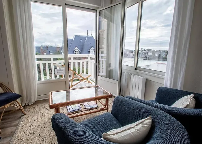 Bel Appartement Avec Vue Sur La Baie De Dinard